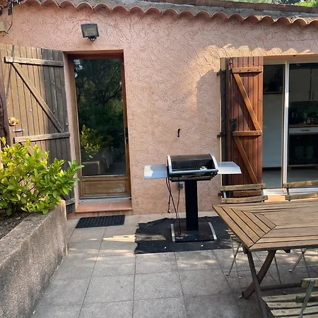 T2 Independant Dans Mas Isole Apartamento